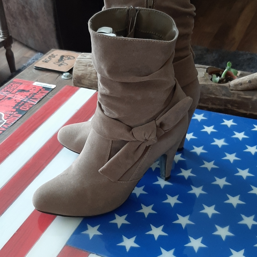 Knotted Slouchy Boots